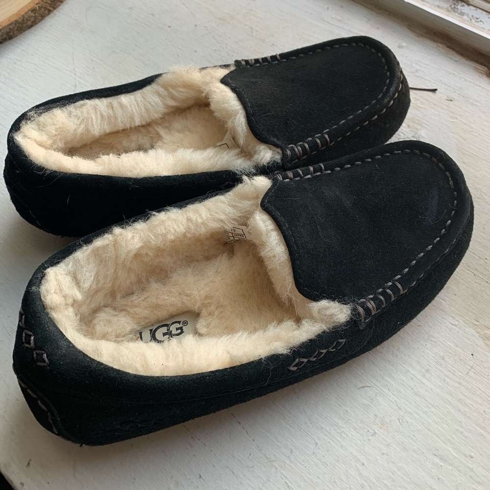 Black ugg slippers NWOT